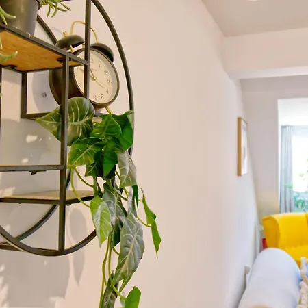Central Apartment *